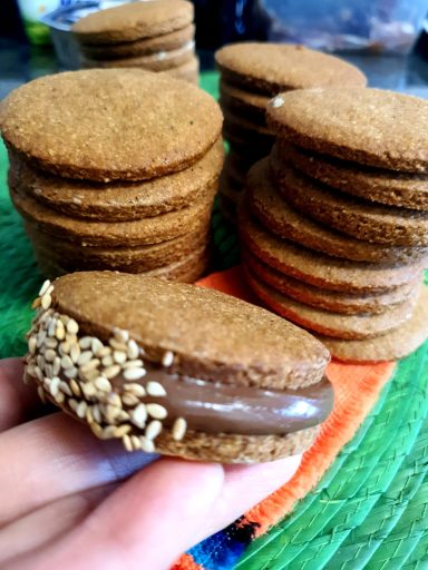 Alfajores rellenos de Dulce de leche o Membrillo. Cubiertos o no. Tamaño petit o tradicional